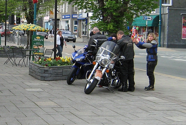 An odd pairing of an R1 and a Harley in Porthmadog